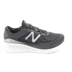 NEW NEW BALANCE men's fresh foam shoes in black white